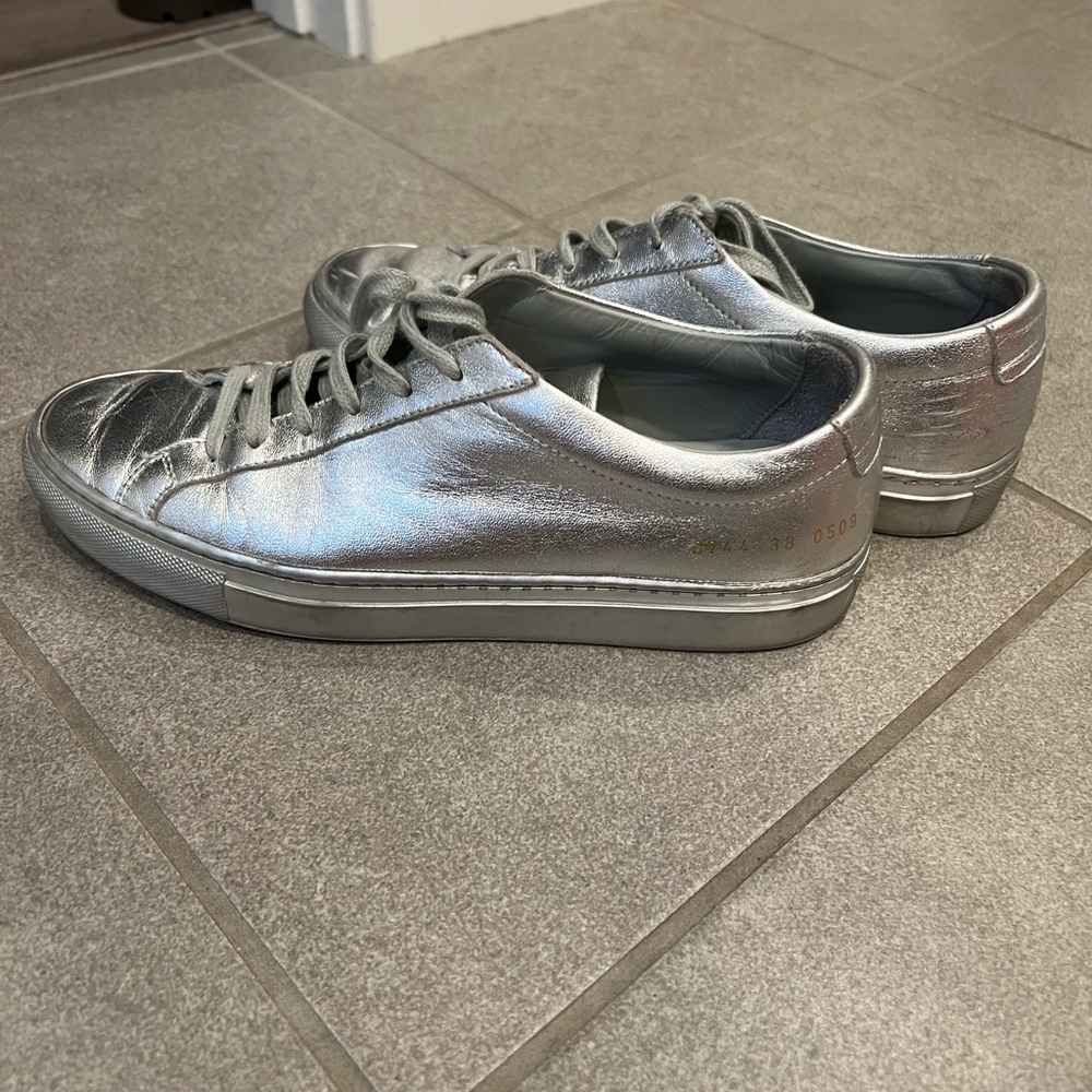 Common Projects metallic silver sneakers 8 39